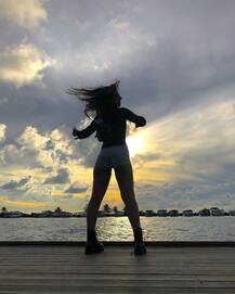 \'Bigg Boss 11\' Fame Benafsha Soonawalla\'s Latest Bikini Pictures From Maldives Beaches Will Set Your Screens On Fire!