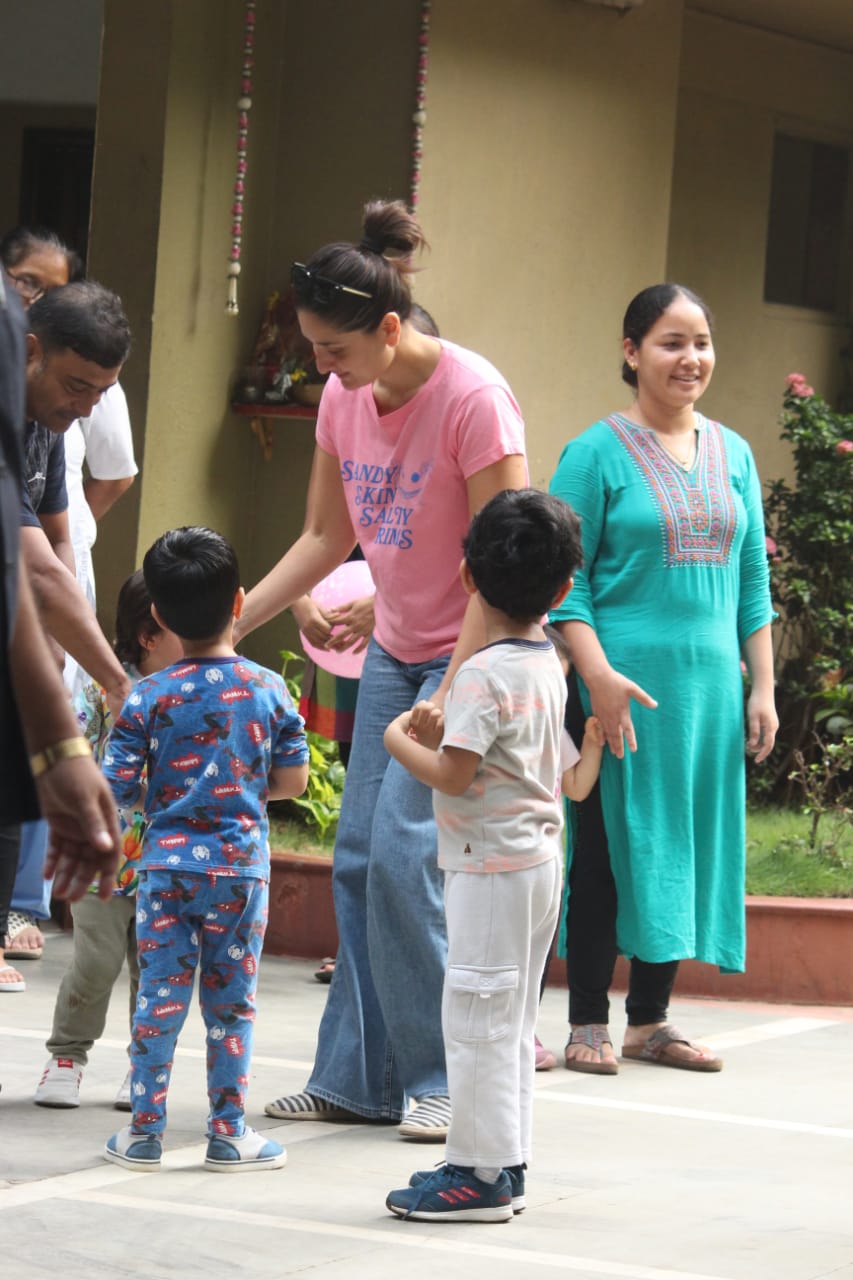 Taimur Ali Khan's Kicks Mom Kareena & Does High-Five With Her At play Date With Cousin Sister Inaaya Naumi Kemmu.. Pics-Video INSIDE!