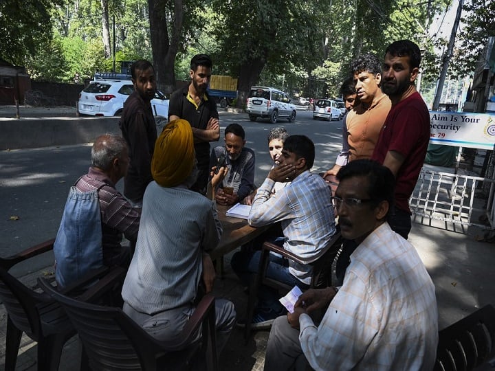 Jammu & Kashmir: Postpaid Mobile Services Resume From Today Jammu & Kashmir: Postpaid Mobile Services Resume From Today