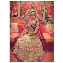 PICS: \'Yeh Rishta Kya Kehlata Hai\' Actress Mohena Kumari Singh Looks ELEGANT At Her Mehendi Ceremony