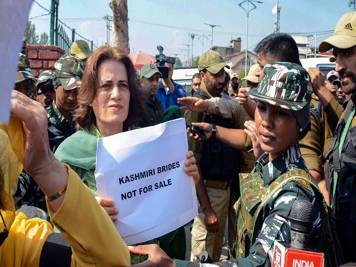 Farooq Abdullah's Daughter, Sister Detained For Protesting Against Abrogation of  Article 370 Farooq Abdullah's Daughter, Sister Detained For Protesting Against Abrogation of  Article 370