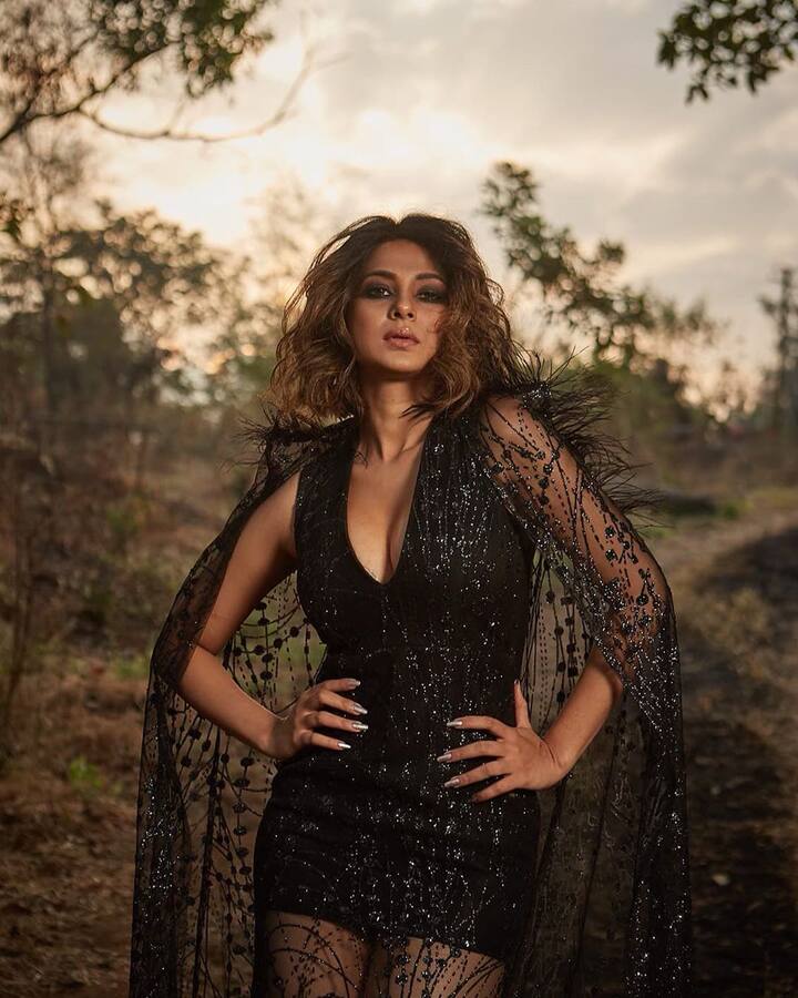 Jennifer hints this is her glamorous avatar for the show with her caption which reads-