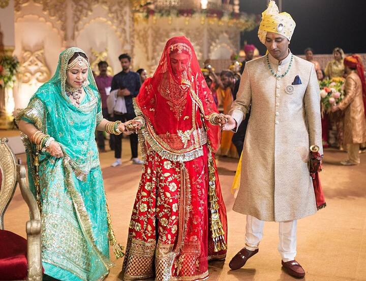 Popular TV actress and dancer Mohena Kumari Singh tied the knot with her fiancé Suyesh Rawat in a dreamy ceremony on October 14 in Haridwar. The newly married actress shared several unseen pictures from her marriage on social media.