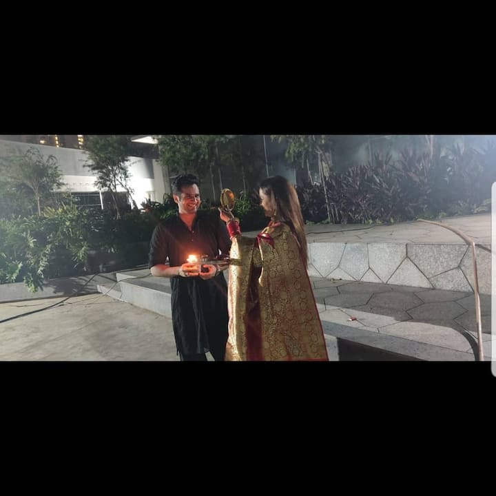 She also sported red bangles.  The actress completed her look with a choker.