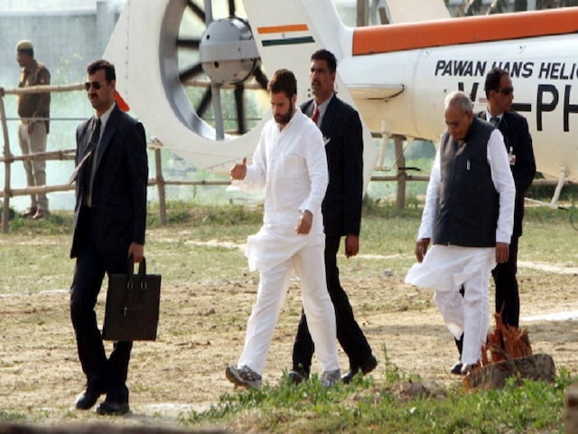 60 Flights Delayed As Dust Storm Hits Delhi-NCR; Rahul Gandhi's Chopper Makes Emergency Landing Bad Weather In Delhi 60 Flights Delayed Rahul Gandhi's Chopper Makes Emergency Landing