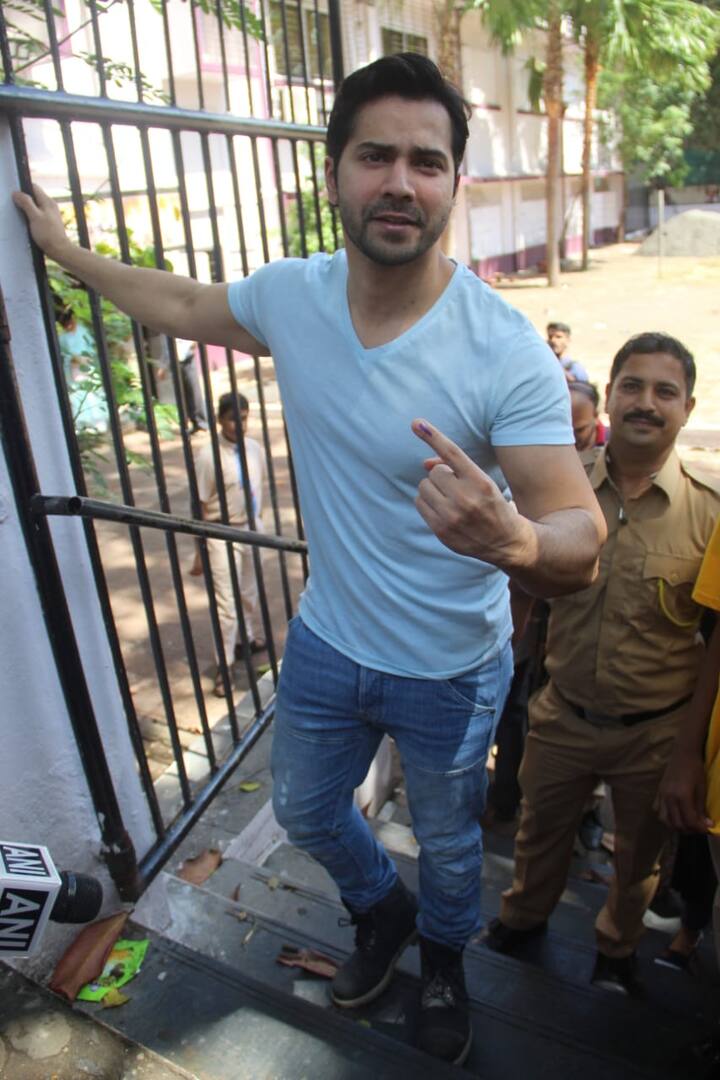 Like a responsible citizen, Varun Dhawan also stepped out of his home to cast his vote in the Maharashtra Assembly Elections 2019.