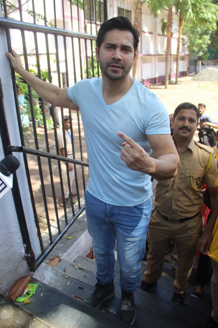 Varun, who was last seen in ‘Kalank’, posed happily for the cameras. (All PICS Credit- Manav Manglani)