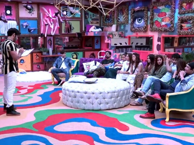 Bigg Boss 13: Doctors Had To Visit The BB 13 House To Treat Asim Riaz And Abu Malik! Bigg Boss 13: Doctors visited the BB 13 house to treat Asim Riaz and Abu Malik for the skin burns & chemical reactions they suffered with Devoleena Bhattacharjee using beach powder and mirchi powder during task
