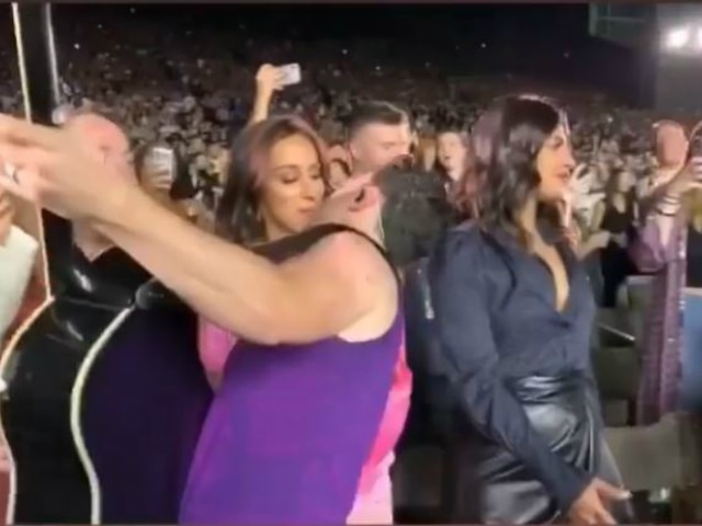 Priyanka Chopra, Nick Jonas' Recent Concert Kiss Goes Viral, Fans Dug Up Another Similar Lip Lock Video! Priyanka Chopra, Nick Jonas' concert kiss goes viral, Fans dug up another similar lip lock video!