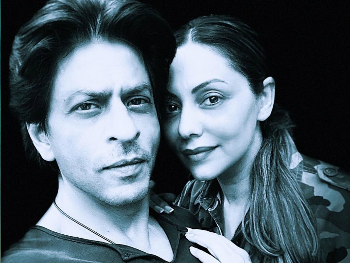 Shah Rukh Khan wishes wife Gauri Khan on their 28th Wedding Anniversary with a picture & message: 