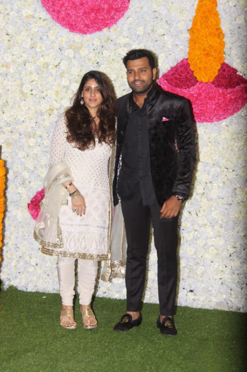 Mukesh Ambani Diwali 2019 Bash: Yuvraj Singh's Wife Hazel Keech Forgets Her Kurta Home, Aamir Khan's Daughter Ira Lends Her A Top!