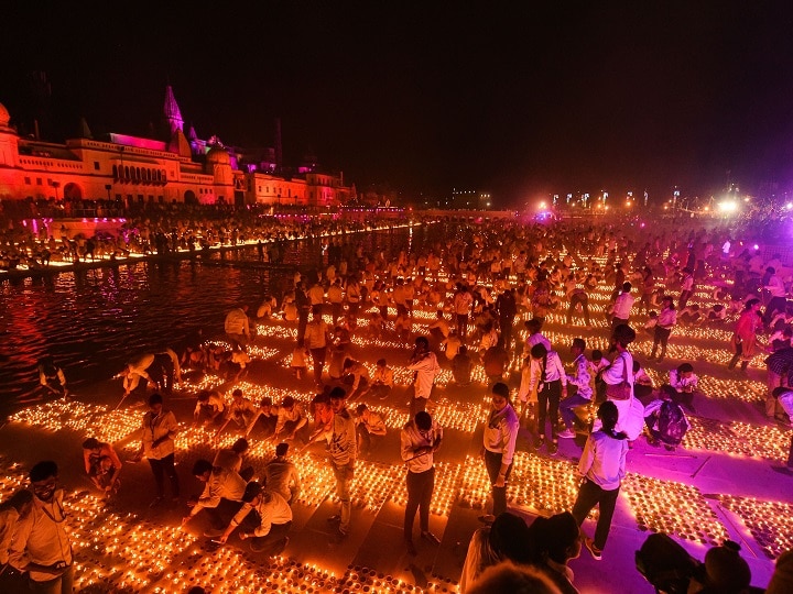 Deepotsav Celebrations: Adityanath Govt Lights Up 5.51 Lakh Diyas In Ayodhya; Sets World Record Deepotsav Celebrations: Adityanath Govt Lights Up 5.51 Lakh Diyas In Ayodhya; Sets World Record