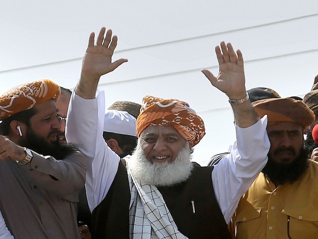 Pakistan: 'Azadi March' Sets Out For Islamabad From Karachi To 'Topple' Imran Khan’s PTI Govt Pakistan: 'Azadi March' Sets Out For Islamabad From Karachi For Toppling Imran Khan’s PTI Govt