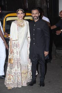 PICS: Kareena-Saif, Malaika-Arjun, Janhvi, Ananya & Other B\'wood Celebs Add Sparkle At Anil Kapoor\'s Diwali Bash