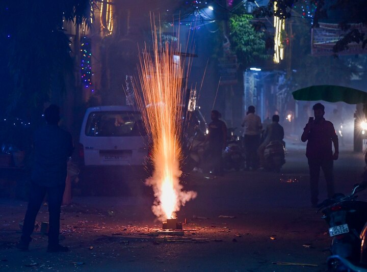 Diwali 2020 Delhi Government says Only Green Firecrackers To Manufactured This Diwali Only 'Green' Firecrackers To Manufactured, Sold & Purchased This Diwali: Delhi Govt