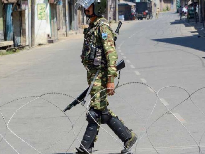 LeT Module Busted In Budgam: Top Terror Associate Arrested With 3 Other OGWs, Arms Ammunition Recovered LeT Module Busted In Budgam; Top Terror Associate, 3 Other OGWs Arrested With Arms, Ammunition