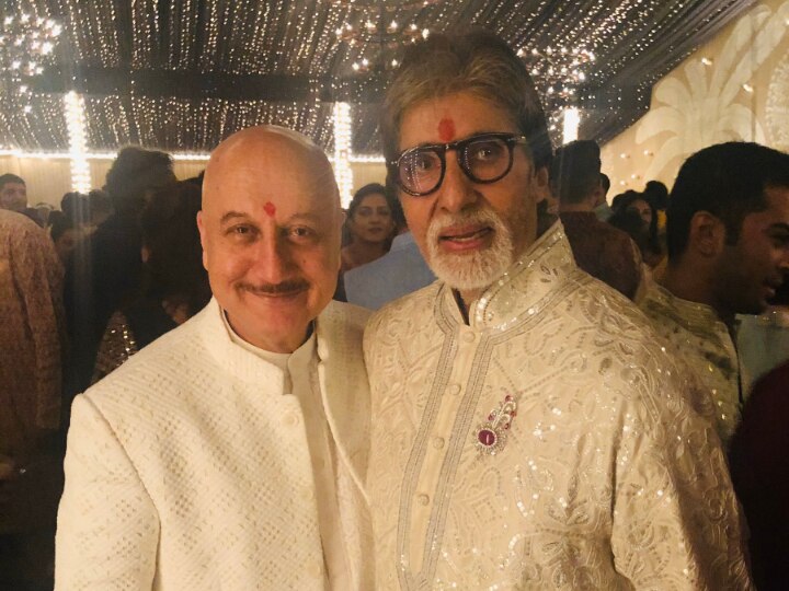 PIC: Anupam Kher Shares #FanMoment With Amitabh Bachchan From Diwali Bash PIC: Anupam Kher Shares #FanMoment With Big B From Bachchan's Diwali Bash