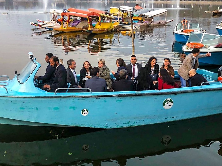 On J-K Visit, EU MPs Take Boat Ride In Dal Lake, Meet Chinar Corps Commander On J-K Visit, EU MPs Take Boat Ride In Dal Lake, Meet Chinar Corps Commander