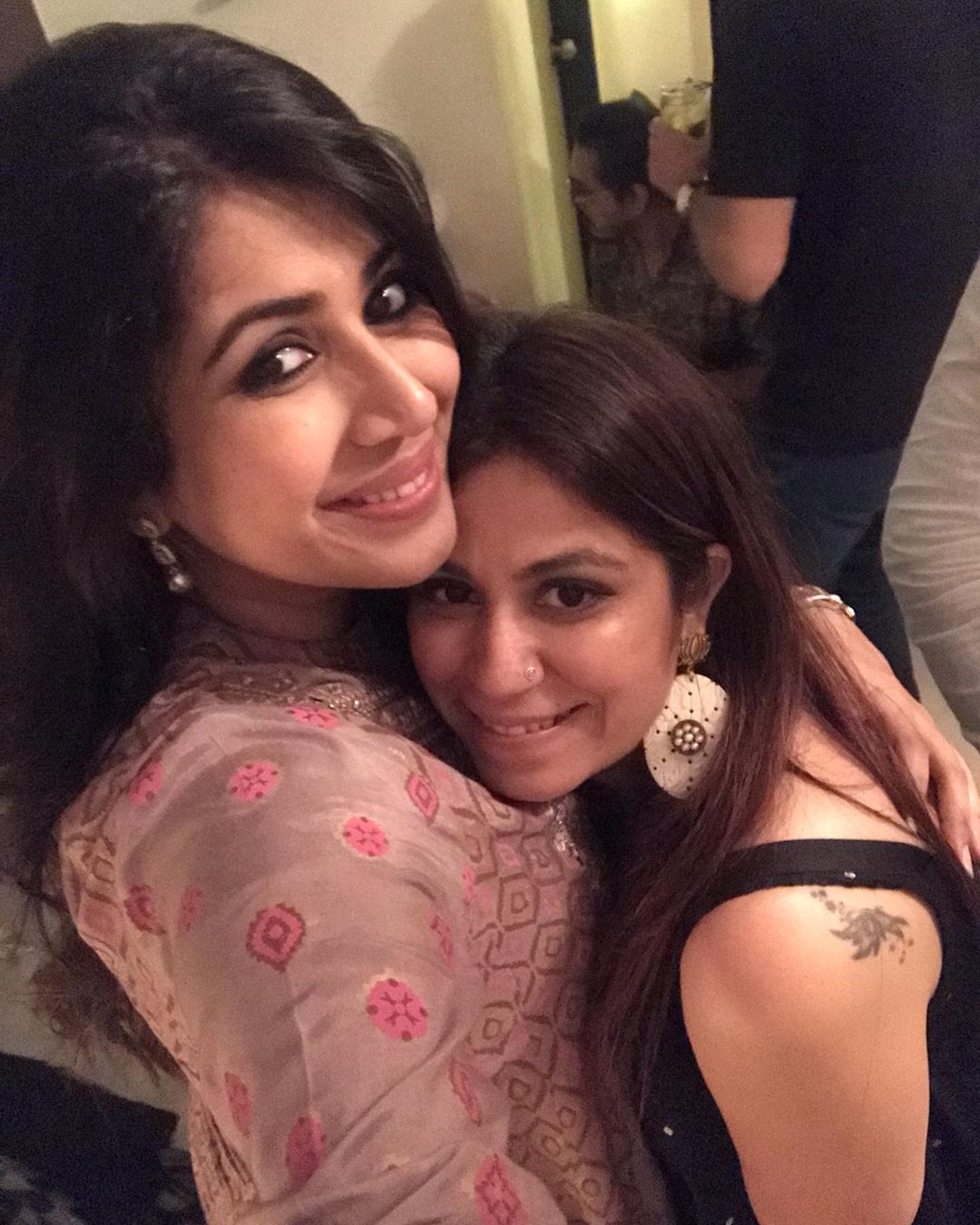 Yeh Hai Mohabbatein' Fame Karan Patel's Wife Ankita Bhargava Spotted Hiding Her Baby Bump In Diwali 2019 Party Pics! Fans Ask 