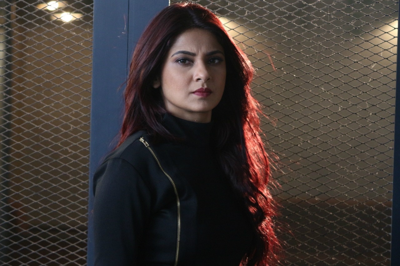 Beyhadh 2: Jennifer Winget's New Look In A Different Hair Color As  Dangerous 'Maya' From Season 2! Posts Pic With Hair Died In Burgundy Color