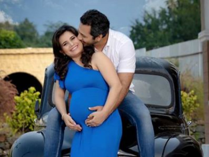 'Taarak Mehta Ka Ooltah Chashmah' Actress Priya Ahuja Aka 'Rita Reporter' Shares Pictures From Maternity Shoot; Flaunts Baby Bump! Pregnant 'Taarak Mehta...' Actress Priya Ahuja Shares PICS From Maternity Shoot; Flaunts Baby Bump!