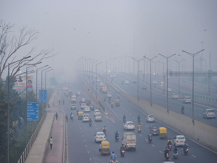 Delhi-NCR Remains Under Toxic Haze Blanket; Air quality 'Very Severe' Due To Stubble Burning Delhi-NCR Remains Under Toxic Haze Blanket; Air quality 'Very Severe' Due To Stubble Burning