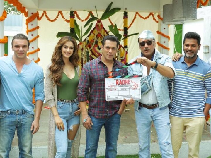 Salman Khan Starts Shooting For 'Radhe', Shares Pic With Disha Patani, Jackie Shroff & Other Co-stars PIC: Salman Khan Starts Shooting For 'Radhe', Disha Patani To Play Leading Lady