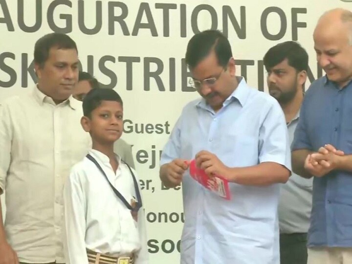 Kejriwal Asks School Students To Write To ‘Captain Uncle, Khattar Uncle’ About Stubble-Burning Delhi Pollution: Kejriwal Asks School Students To Write To ‘Captain Uncle, Khattar Uncle’ About Stubble-Burning