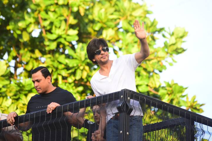 Bollywood superstar Shah Rukh Khan, who turned a year older on Saturday (November 2), greeted and waved at  his fans outside his home Mannat in Mumbai.