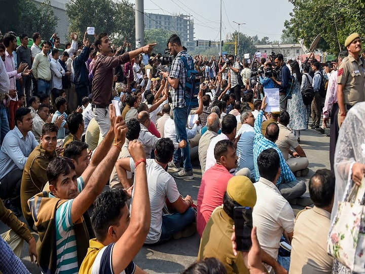 Delhi Police Protest: Daylong Agitation Of Cops Ends After Assurance; Here's All You Need To Know Delhi Police Protest: Daylong Agitation Of Cops Ends After Assurance; Here's All You Need To Know