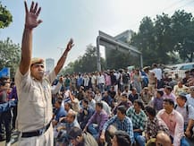 IN PICS: \'Save The Savers,\' Unprecedented Protest By Delhi Police Personnel Against Lawyers