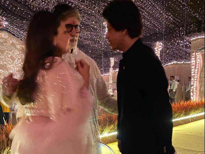 Amitabh Bachchan posts an unseen Diwali 2019 pic having a 'personal' chat with SRK-Gauri Khan, says 