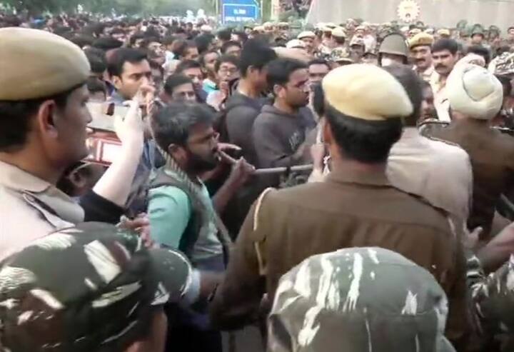 Students want to meet the V-C and demand a withdrawal of the draft hostel manual, which they claimed has provisions for fee hike, dress code and curfew timings. (ANI)