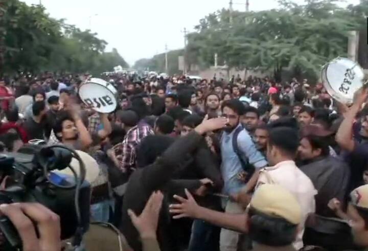 The students were beating tambourine and raising slogans, with placards in their hands, calling Vice Chancellor M Jagadesh Kumar a