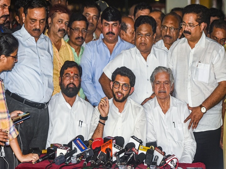 Maharashtra Govt Formation: Shiv Sena Moves SC Over Governor's President's Rule Recommendation Shiv Sena Moves SC Against Guv's Refusal For Extra Time To Muster Numbers In Maharashtra
