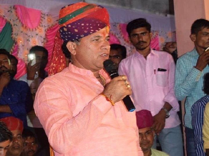 Union Minister Kailash Choudhary's Escapes Hurt As Congress Workers Pelt Stones At His Car In Rajasthan Union Minister Kailash Choudhary's Escapes Hurt As Congress Workers Pelt Stones At His Car In Rajasthan