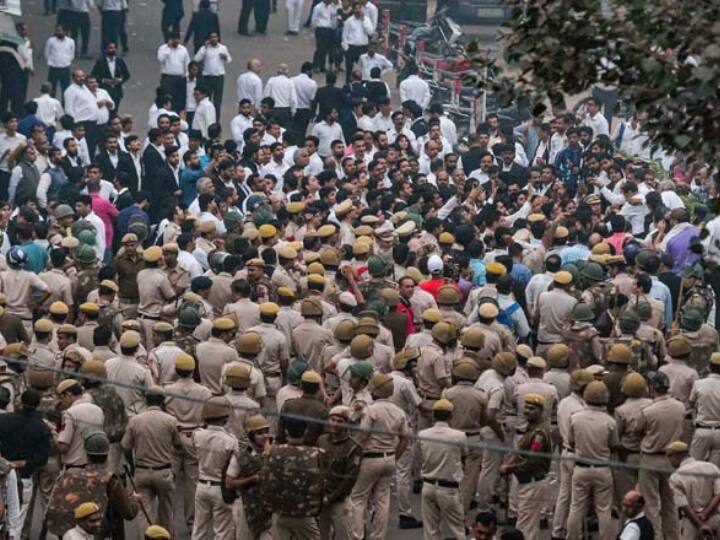 Tis Hazari Clashes: 2 ASIs Granted Interim Protection By HC Tis Hazari Clashes: 2 ASIs Granted Interim Protection By HC