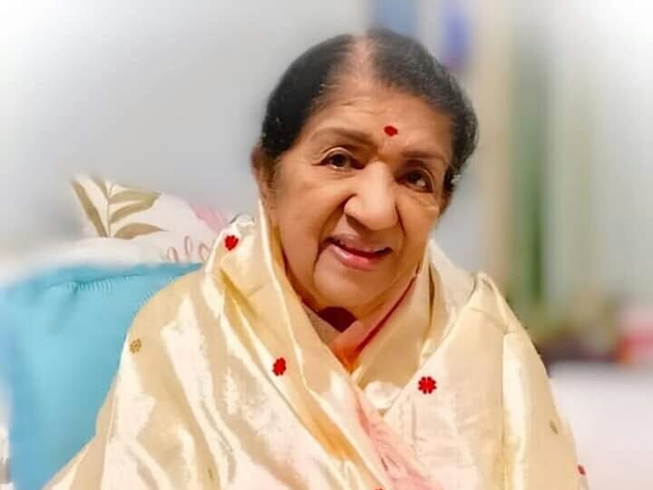 Lata Mangheskar's Health Critical, Singer Still On Ventilator 'Just Spoke To Usha Tai, Lata Didi Is Stable & Recovering Well': Madhur Bhandarkar