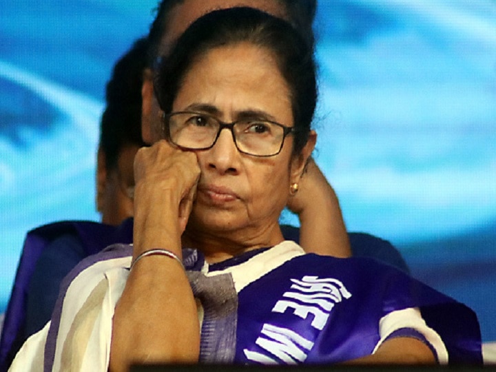 Mamata Banerjee Slams Centre Over Privationsation Drive; Suggests PM Modi To Conduct All Party Meet Mamata Banerjee Slams Centre Over Privatisation Drive; Suggests PM Modi To Conduct All Party Meet