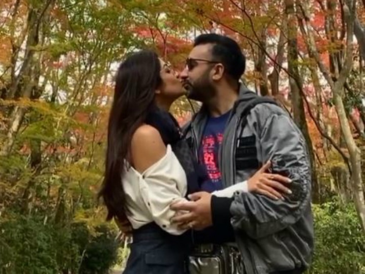 Shilpa Shetty Shares Kiss With Her 'Cookie' Raj Kundra On 10th Wedding Anniversary! Watch Video! VIDEO: Shilpa Shetty Shares Kiss With Her 'Cookie' Raj Kundra On 10th Wedding Anniversary!