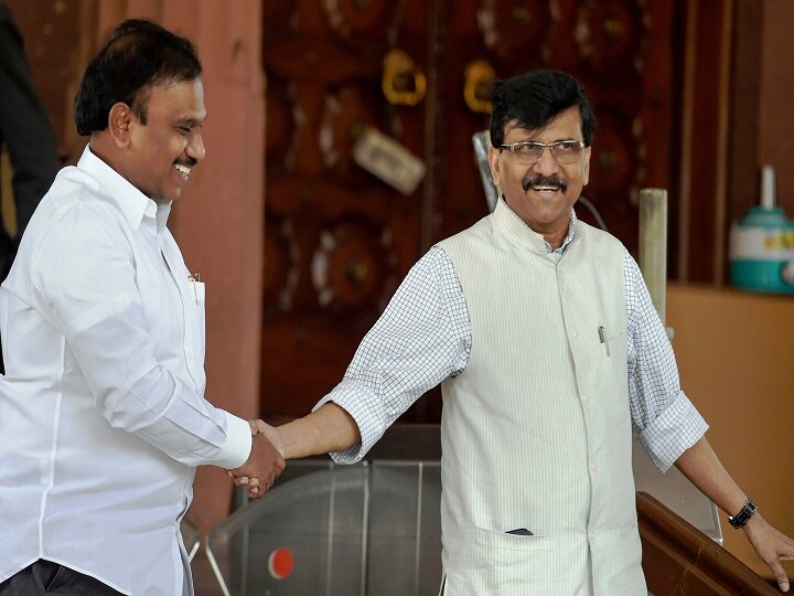 Mumbai: Shiv Sena MP Sanjay Raut Heads To Lilavati Hospital For A Checkup Mumbai: Shiv Sena MP Sanjay Raut Heads To Lilavati Hospital For A Checkup