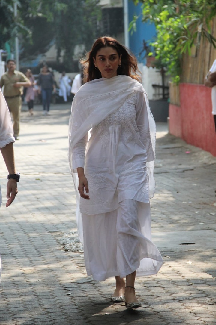 'Padmaavat' actress Aditi Rao Hydari also came to pay her last respect to Shaukat Kaifi. (PIC Credit- Manav Manglani)