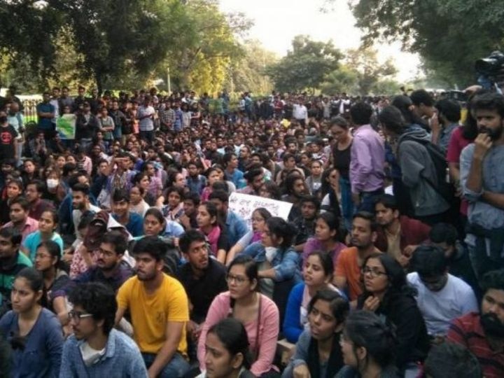 Make Education Affordable To All: Hundreds Protest In Delhi Against Fee Hike Make Education Affordable To All: Hundreds Protest In Delhi Against Fee Hike