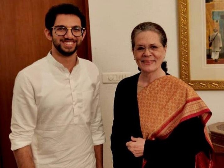 Aaditya Thackeray In Delhi To Invite Sonia Gandhi, Manmohan Singh For Father's Oath Ceremony Aaditya Thackeray In Delhi To Invite Sonia Gandhi, Manmohan Singh For Father's Oath Ceremony