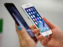 iPhone 12 Remains Awaited! Heartbroken Fans React With Hilarious Memes & Jokes To Lighten Mood