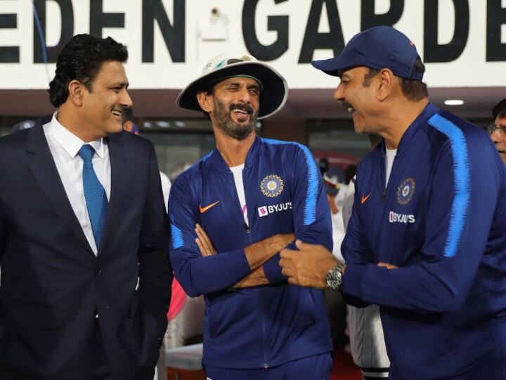 Ravi Shastri Gets Trolled For Posting Picture With 'One Of India’s Greatest' Ravi Shastri Gets Trolled For Posting Picture With 'One Of India’s Greatest'