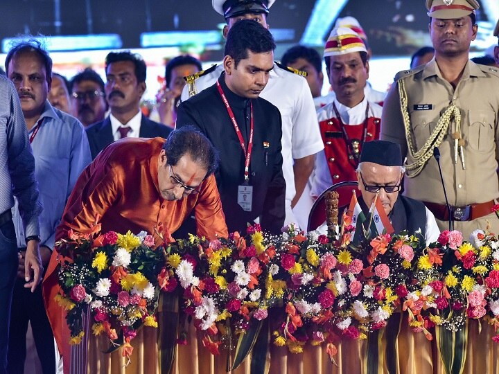 Thackeray Sarkar: Uddhav Sworn In As Maharashtra CM Along With These 6 Ministers From Sena, NCP, Cong Thackeray Sarkar: Uddhav Sworn In As Maharashtra CM Along With These 6 Ministers From Sena, NCP, Cong