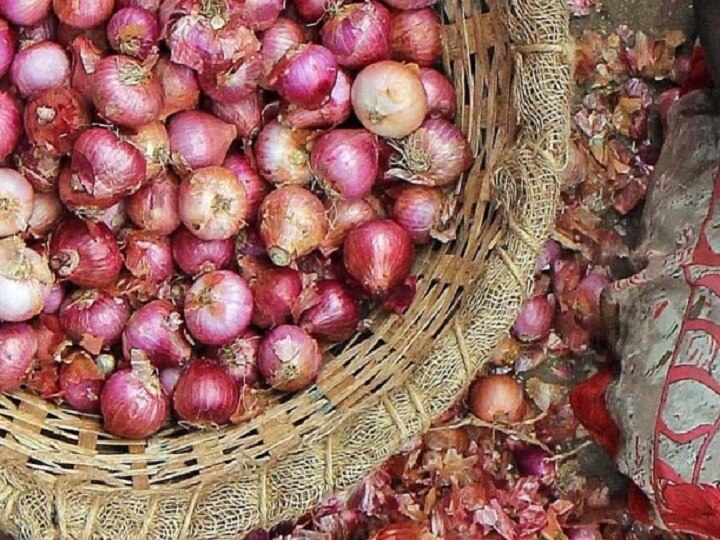Government Reduces Onion Stock Limit With Immediate Effect Amid Soaring Prices  Govt Reduces Onion Stock Limit With Immediate Effect Amid Soaring Prices