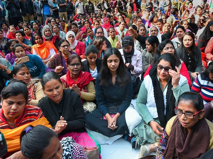 Hyderabad Case: DCW Chief Swati Maliwal, On Hunger-Strike, Asked By Police To Vacate Jantar Mantar Premises Police Asks DCW Chief Swati Maliwal, On Hunger Strike, To Vacate Jantar Mantar Premises