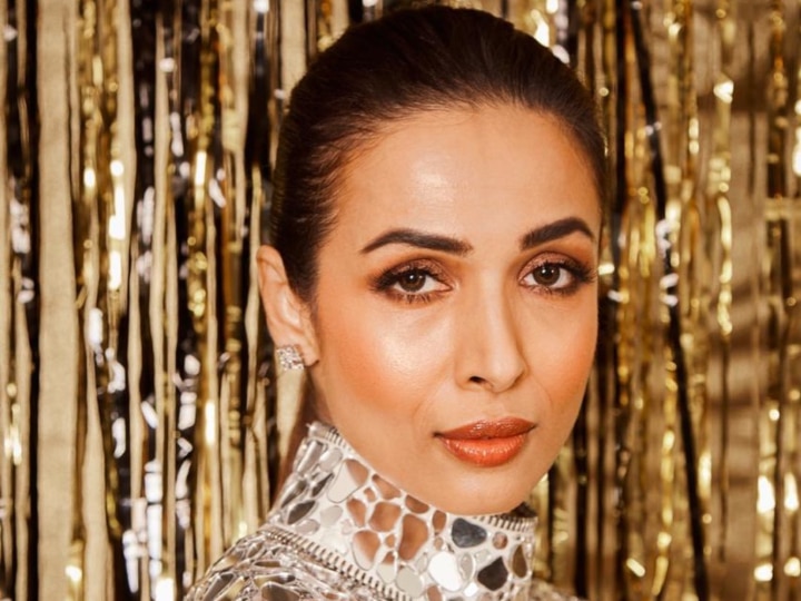 Filmfare Glamour And Style Awards 2019: Malaika Arora Looks Ravishing In Glittery Gown PICS & VIDEO PICS & VIDEO: Malaika Arora Looks Ravishing In Glittery Gown At Awards Show